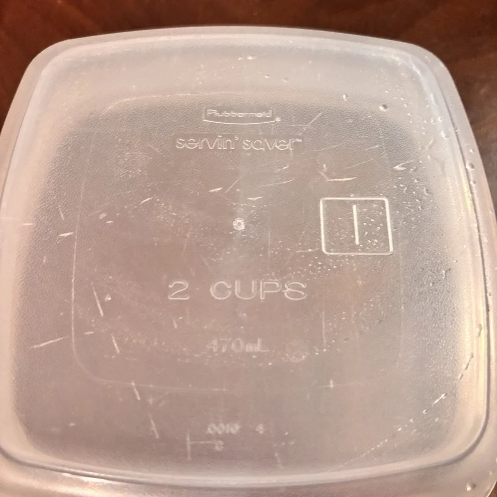 Vintage Rubbermaid Servin' Saver #1‎ Food Storage Container Almond Lid 2 Cups